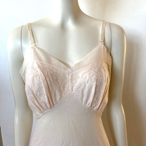 Vintage Peach Nylon Full Slip Dress Sz 34 Munsingwear